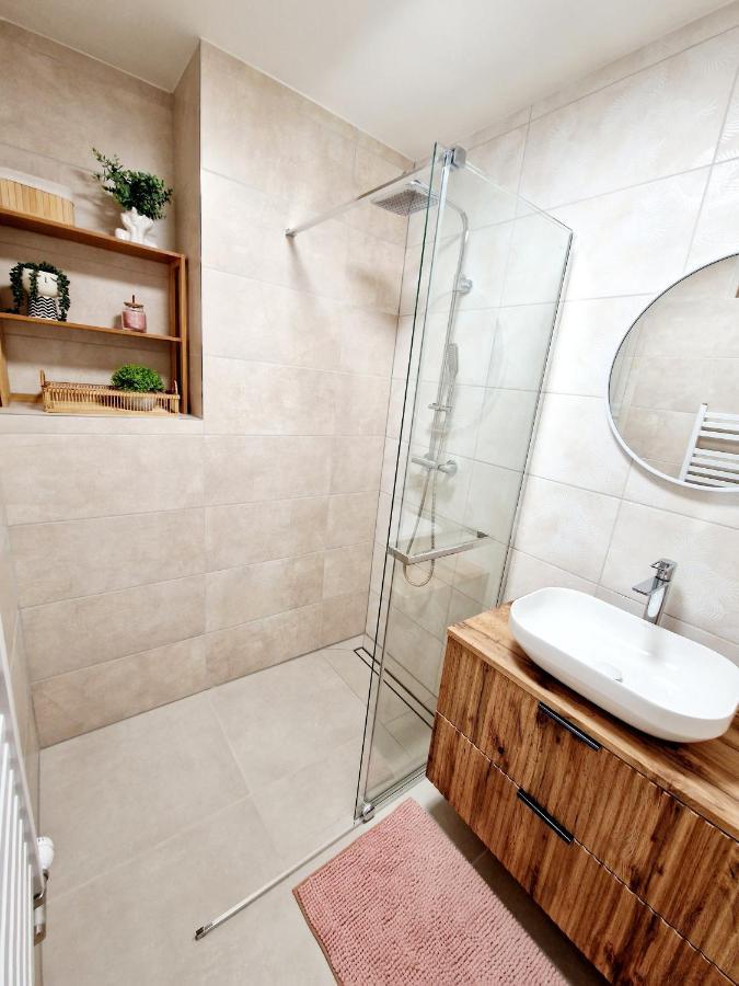 City Center Apartment - Self Check-In สปิชสกา โนวา เวส ภายนอก รูปภาพ