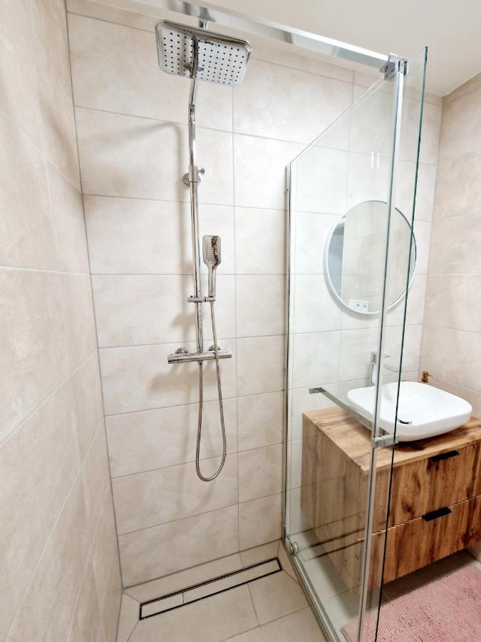 City Center Apartment - Self Check-In สปิชสกา โนวา เวส ภายนอก รูปภาพ
