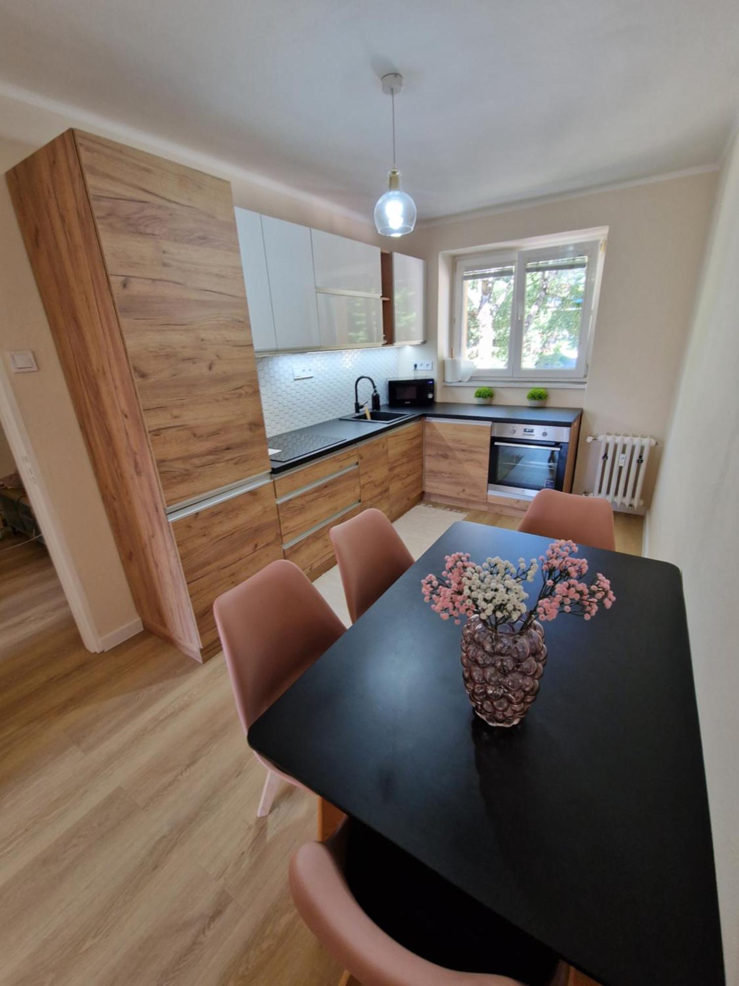 City Center Apartment - Self Check-In สปิชสกา โนวา เวส ภายนอก รูปภาพ